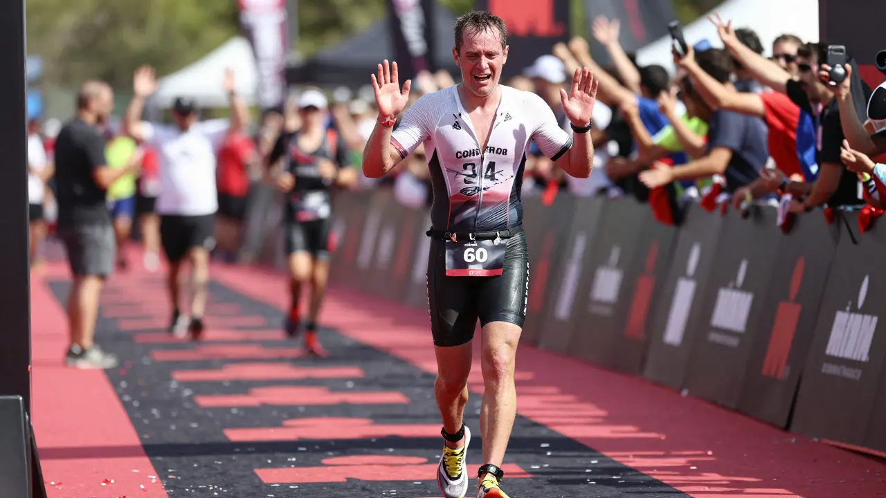 Atlet překonávající cílovou pásku maratonu s pocitem úlevy